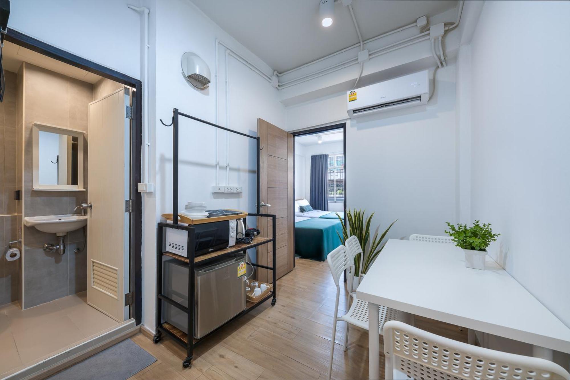 Platinum Deluxe Shopping Apartments Бангкок Екстер'єр фото