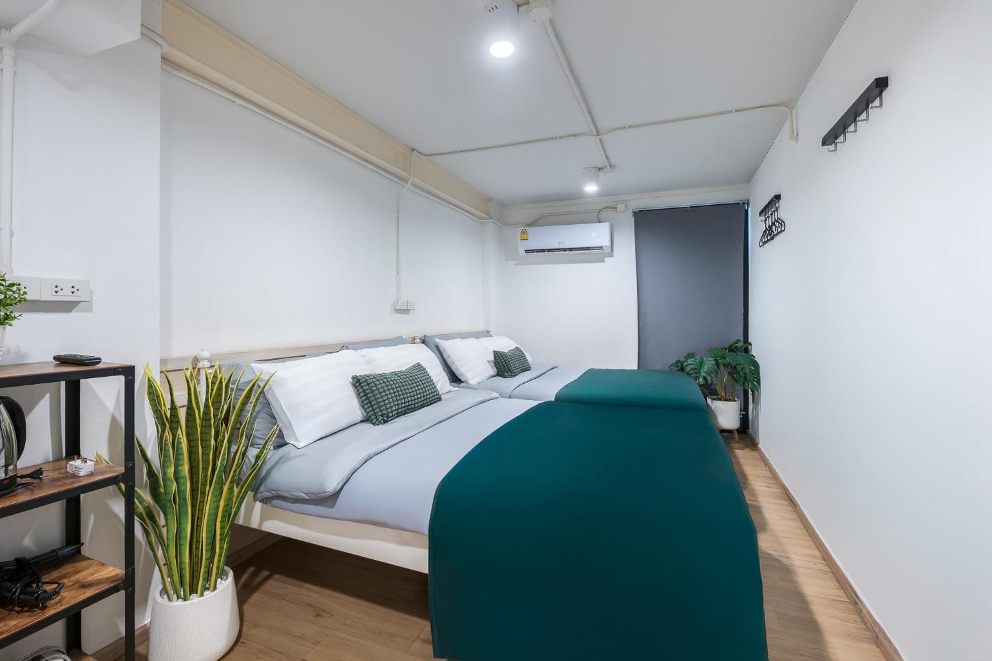 Platinum Deluxe Shopping Apartments Бангкок Екстер'єр фото