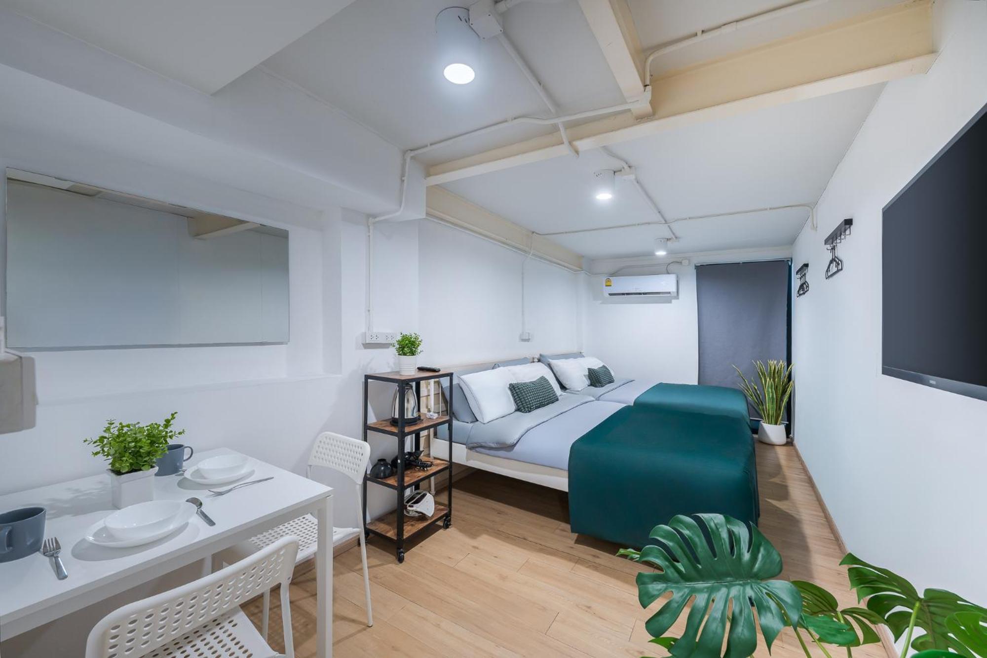 Platinum Deluxe Shopping Apartments Бангкок Екстер'єр фото