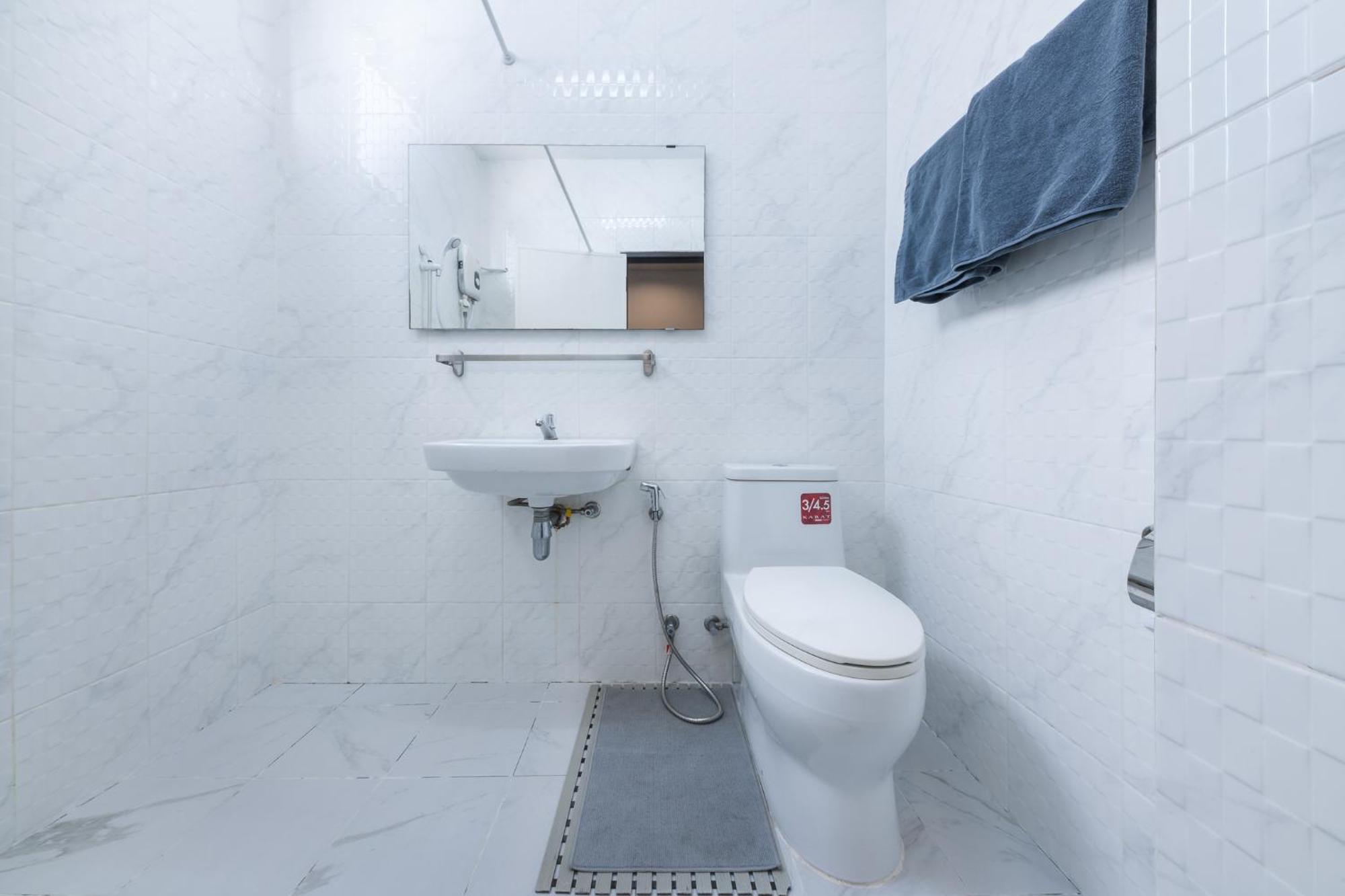 Platinum Deluxe Shopping Apartments Бангкок Екстер'єр фото
