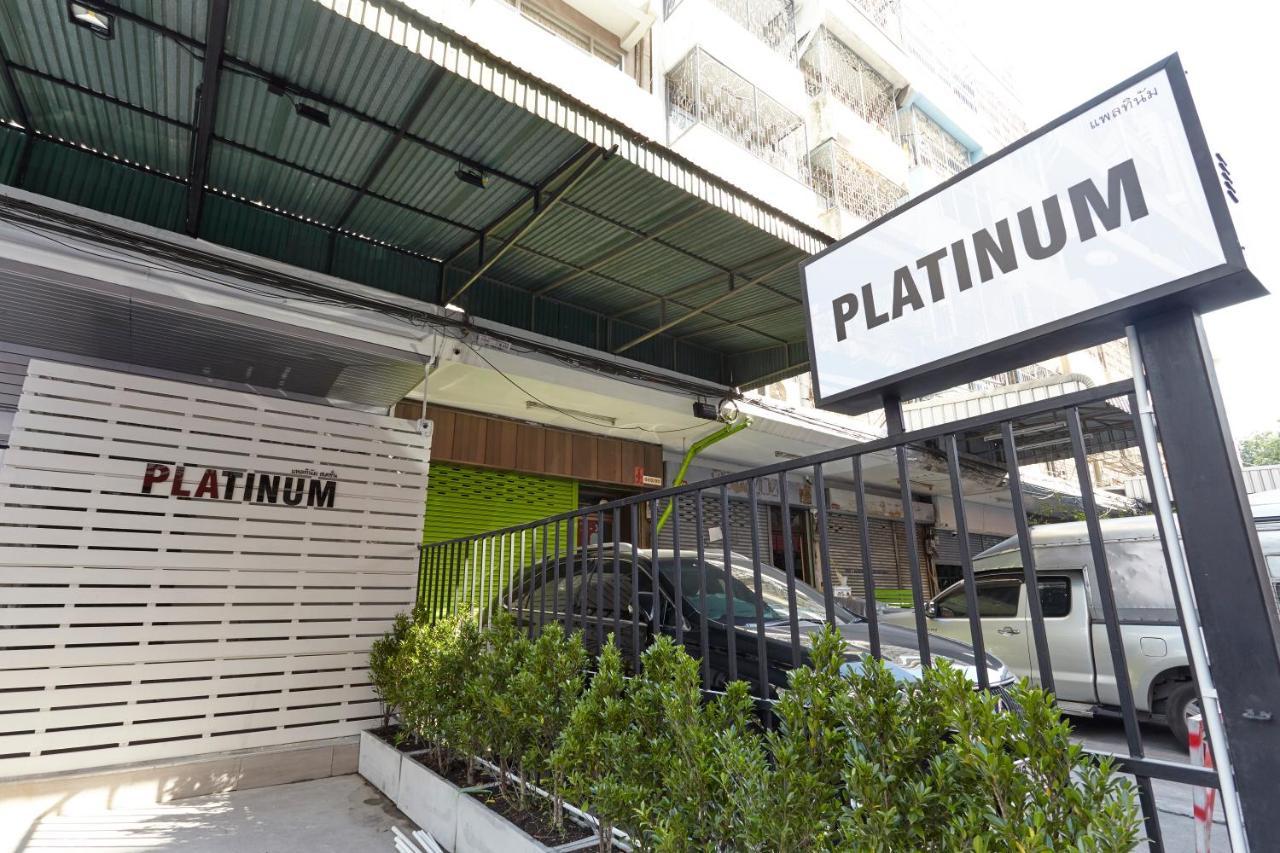Platinum Deluxe Shopping Apartments Бангкок Екстер'єр фото