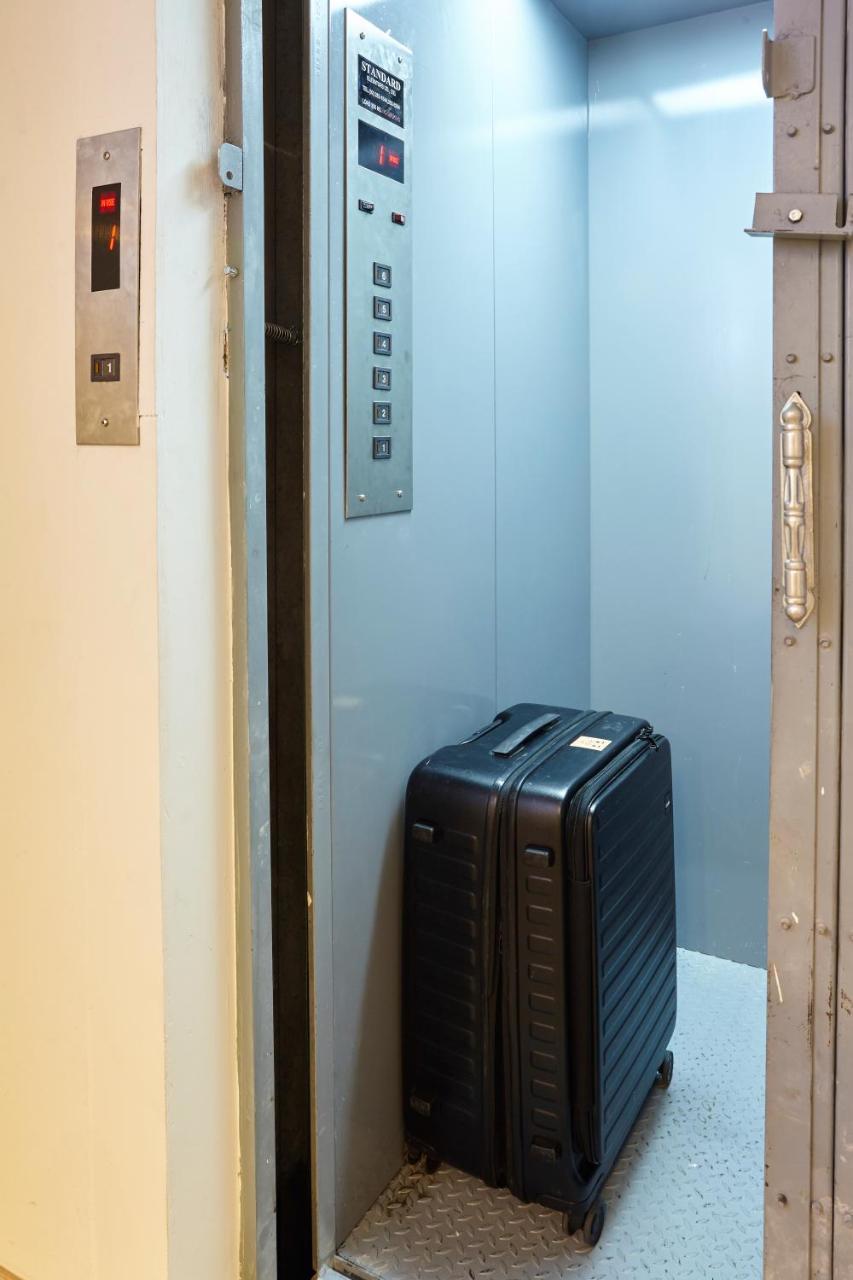 Platinum Deluxe Shopping Apartments Бангкок Екстер'єр фото